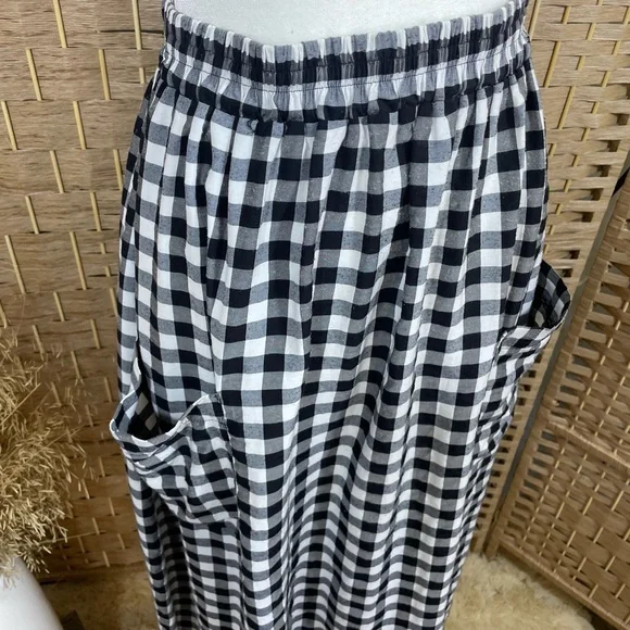Black and White Gingham Elastic Waist Midi Skirt - Picture 2 of 6